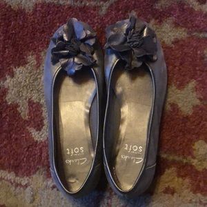 Clarks flats size 6 leather